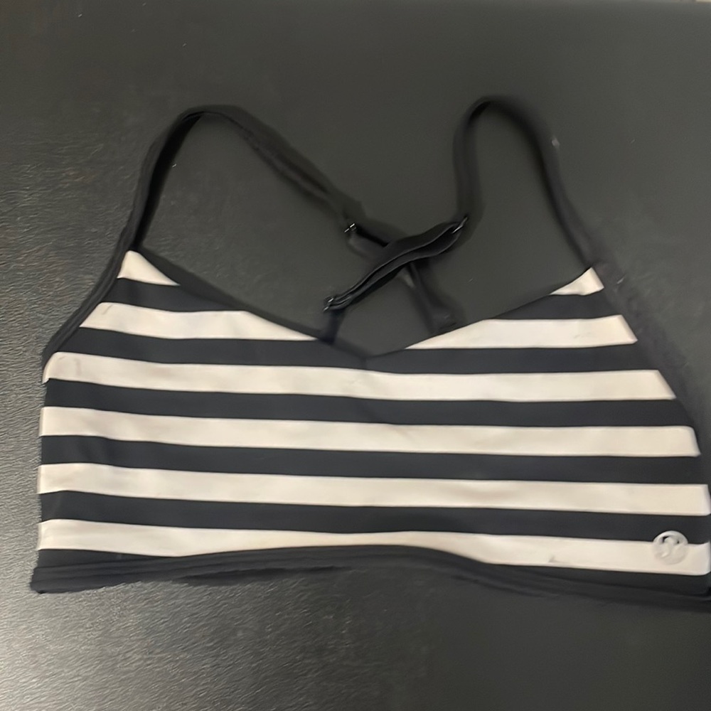 Lululemon free to be wild sports bra size 2